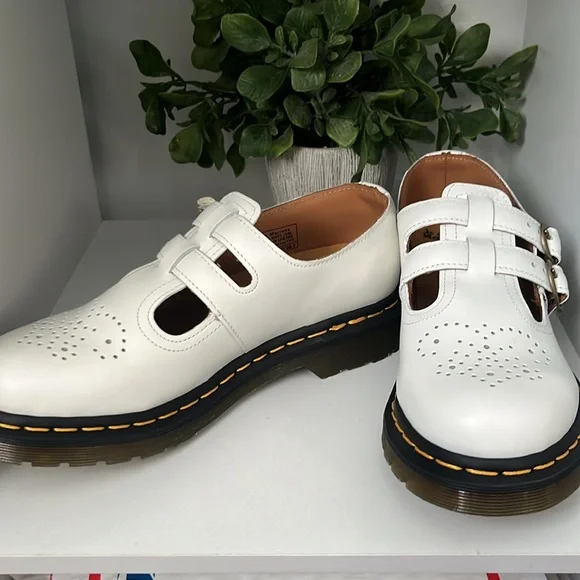 Dr. Martens Women's 8065 Mary Jane - Picture 10 of 11